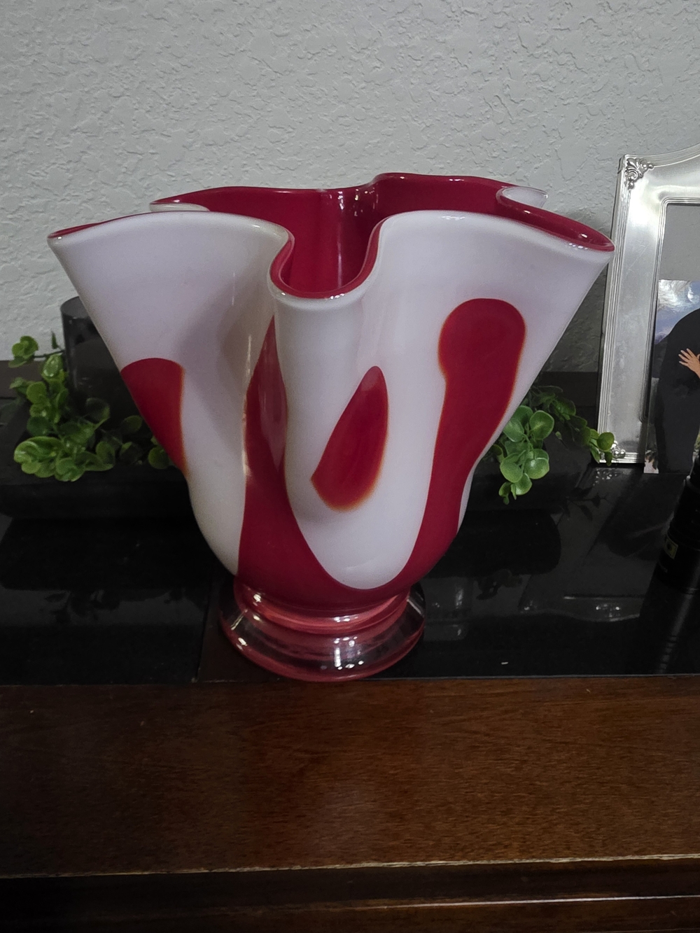 Vintage Murano Style Red White Cased Art Glass Handkerchief Vase UV Glow